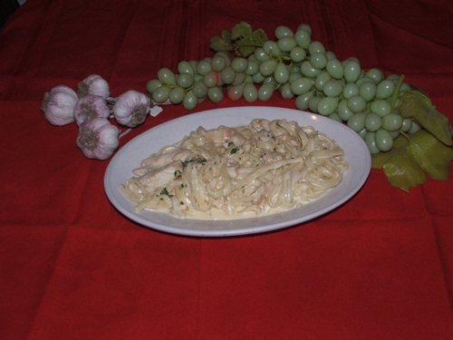 Fetuccini Con Pollo. Chicken with cream sauce.